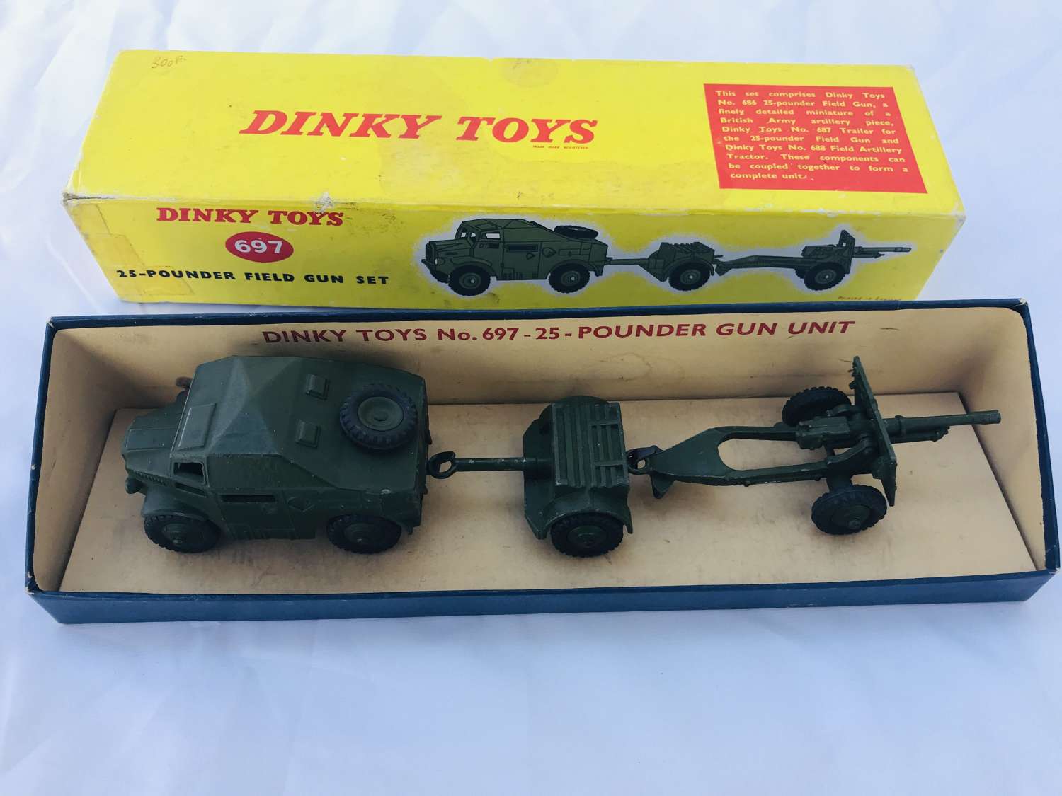 Dinky toys 25 pounder field gun set boxed