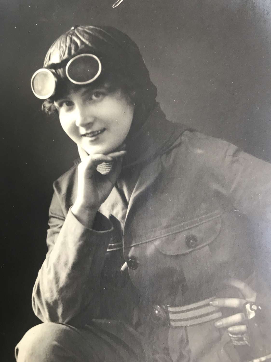 Female aviator Sanke card