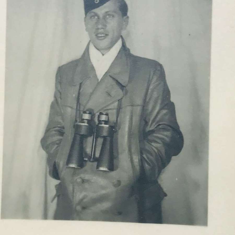 Photograph of Kreigsmarine Sailor with binoculars