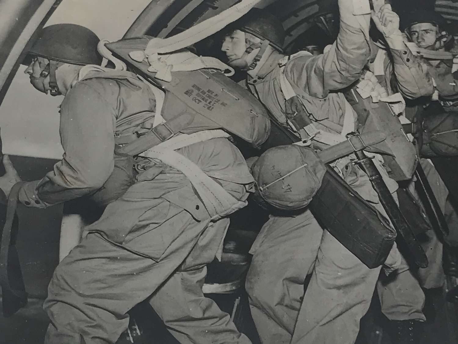 Press photo of American paratroopers, 1943