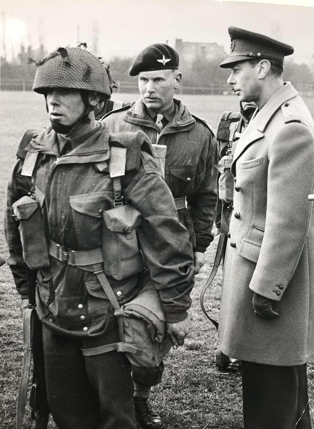 Photo of British paras with King George VI 1944