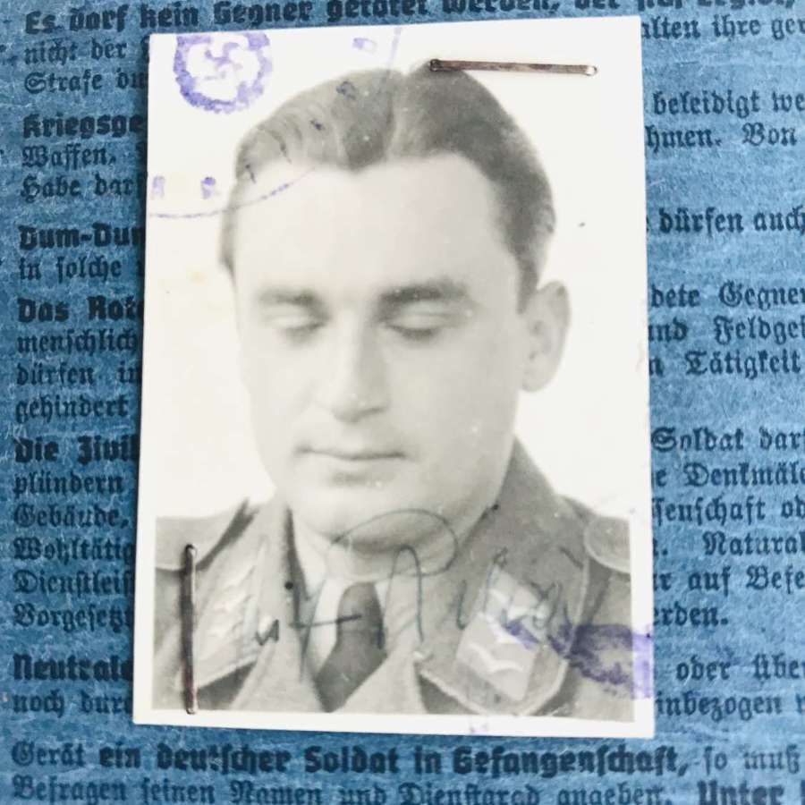 Luftwaffe Soldbuch of Unteroffizier Fritz Riha KG 30