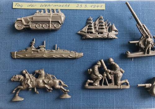 Set of 12 Wehrmacht day badges /Toys 23/3/1941 in plastic