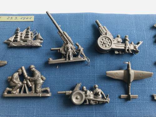Set of 12 Wehrmacht day badges /Toys 23/3/1941 in plastic