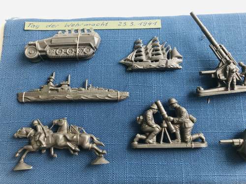 Set of 12 Wehrmacht day badges /Toys 23/3/1941 in plastic