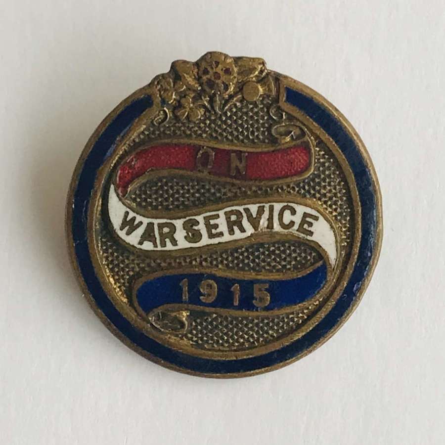On war service 1915 badge