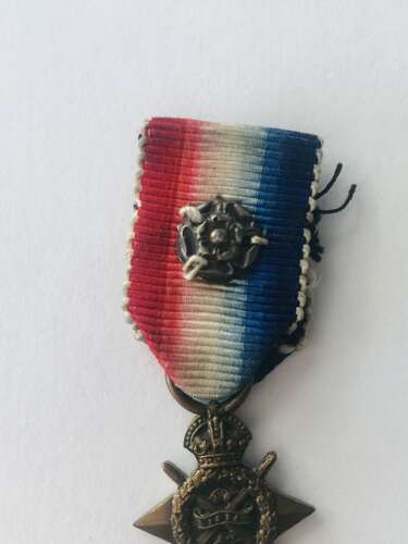 Miniature 1919 Mons star with rosette