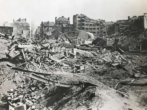 Four graphic photos of the Normandy campaign, 1944