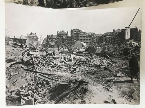 Four graphic photos of the Normandy campaign, 1944