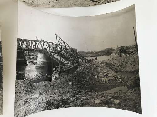 Four graphic photos of the Normandy campaign, 1944