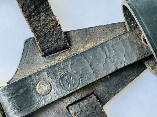 Original SS men’s vertical dagger hanger